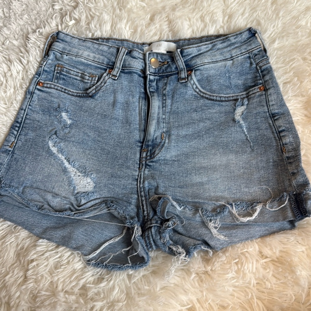 JEAN SHORTS - SIZE 6